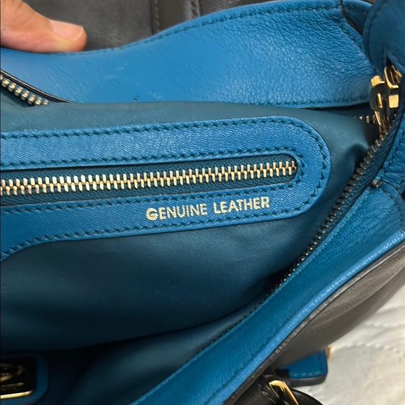 Tod's Vintage Black Leather Tote with Gold Accents Limited Edition Flower Bag - Picture 4 of 14